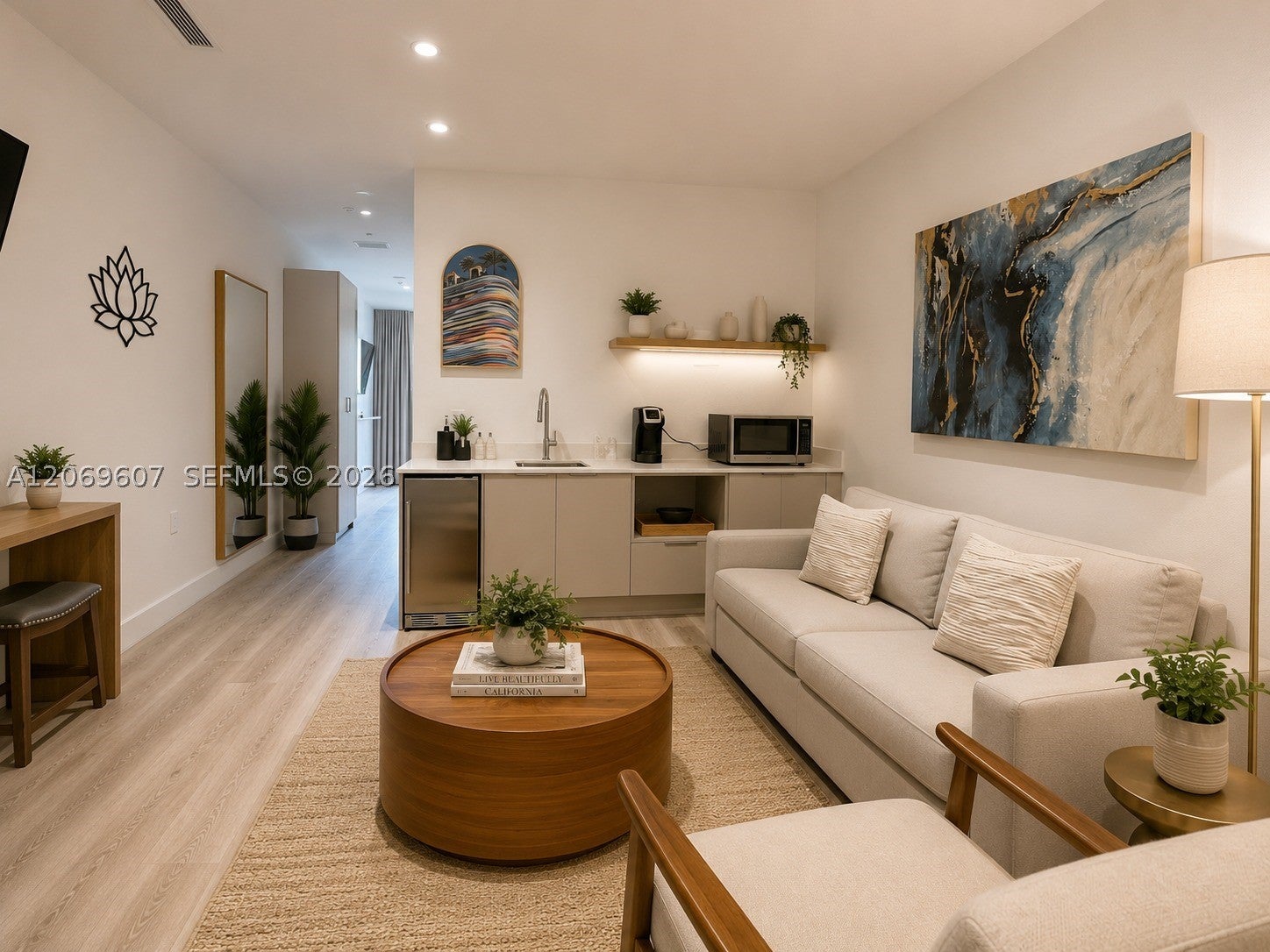 229 SW 9th St 604
