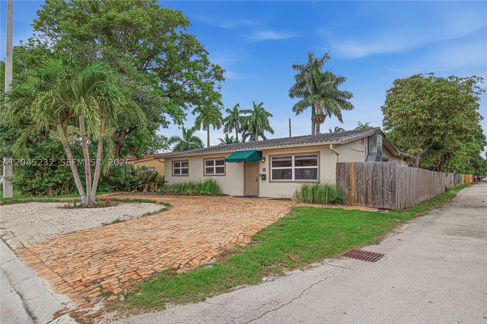 830 N 10th Ave