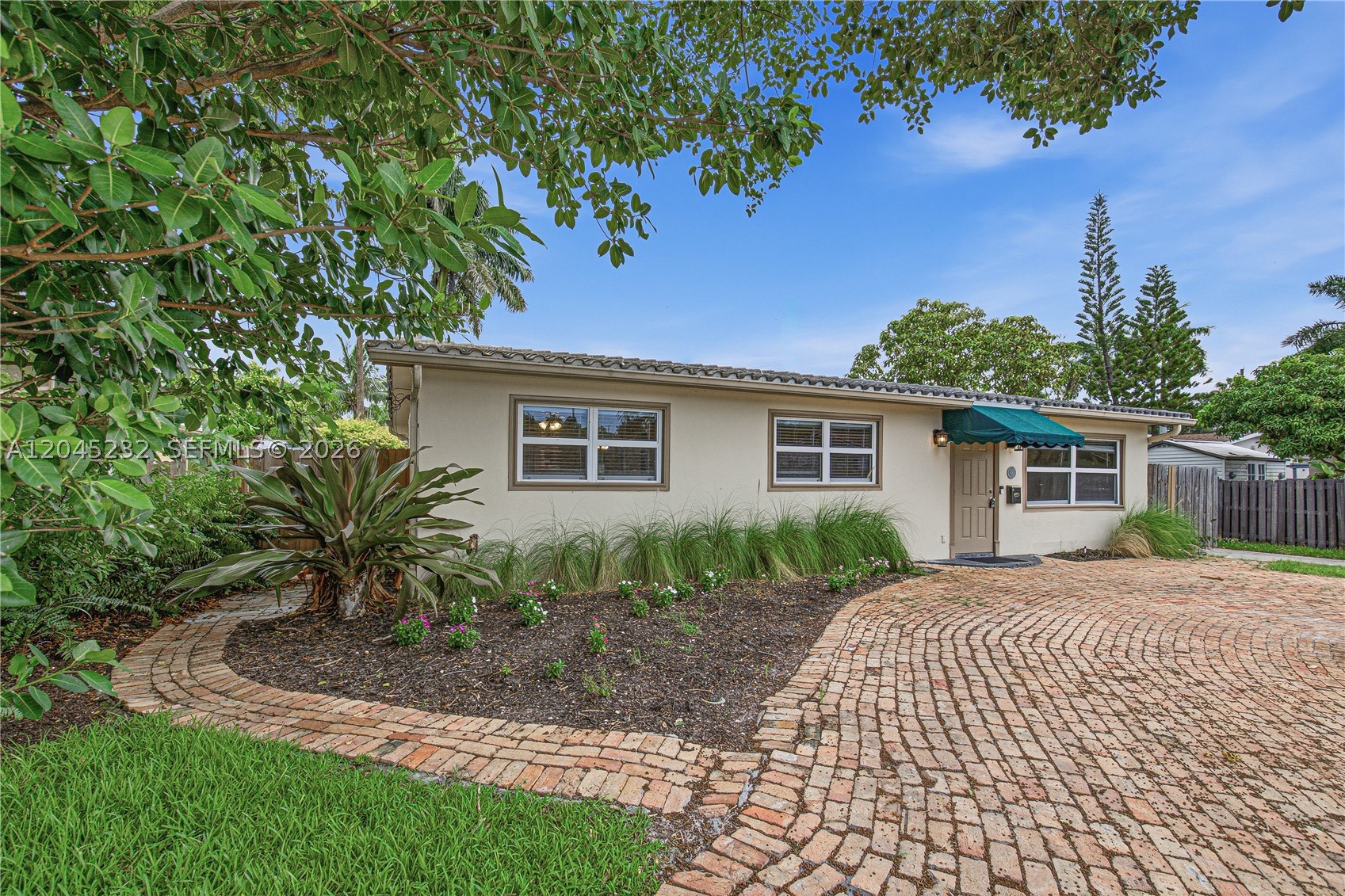 830 N 10th Ave