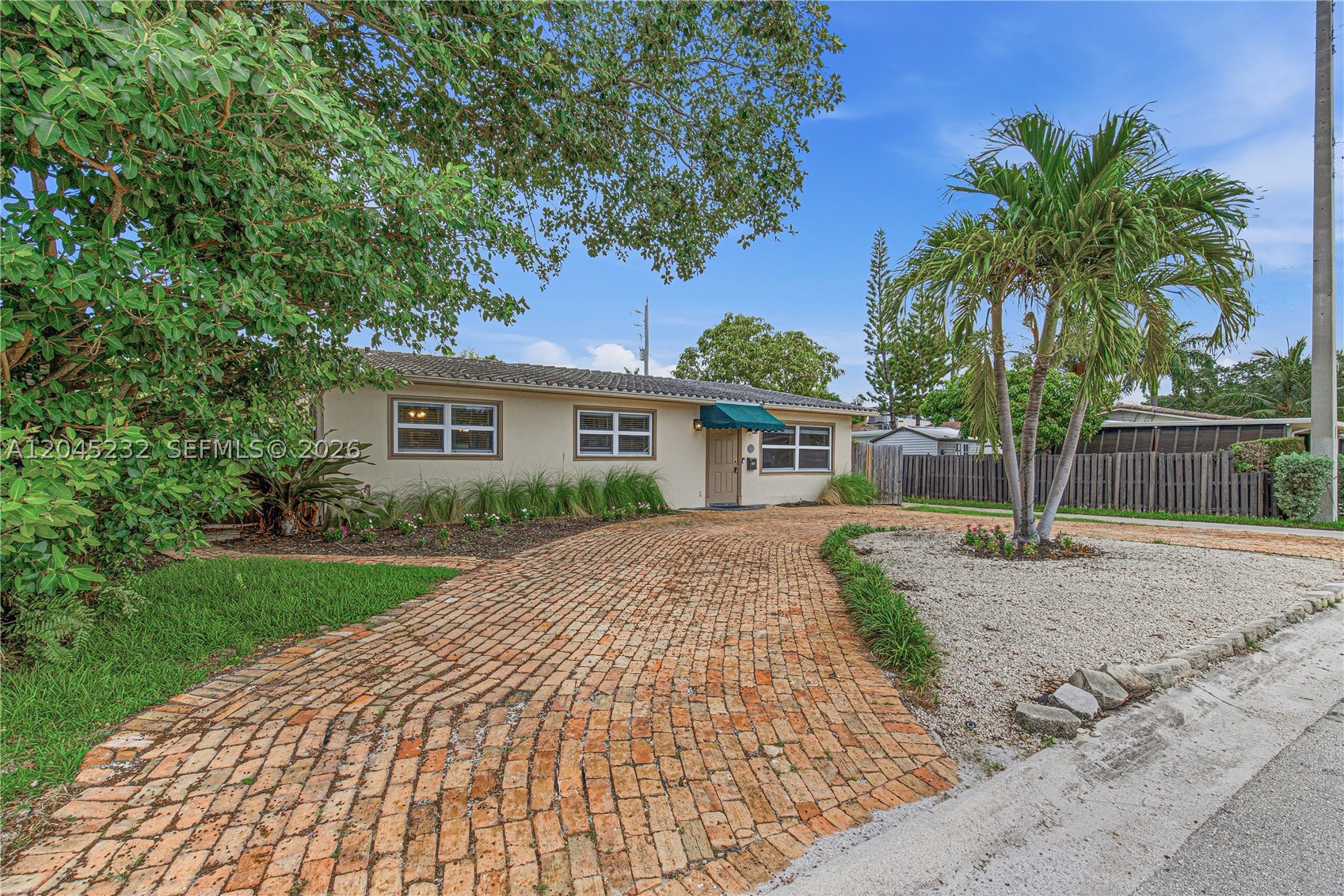 830 N 10th Ave