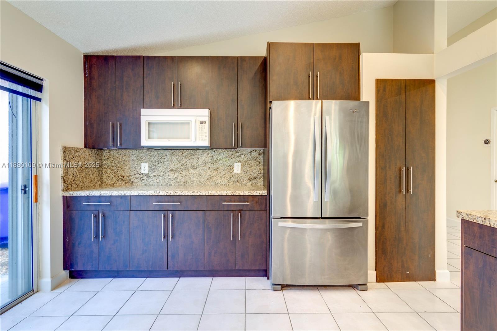 HOLLYWOOD LAKES COUNTRY C - Residential Lease