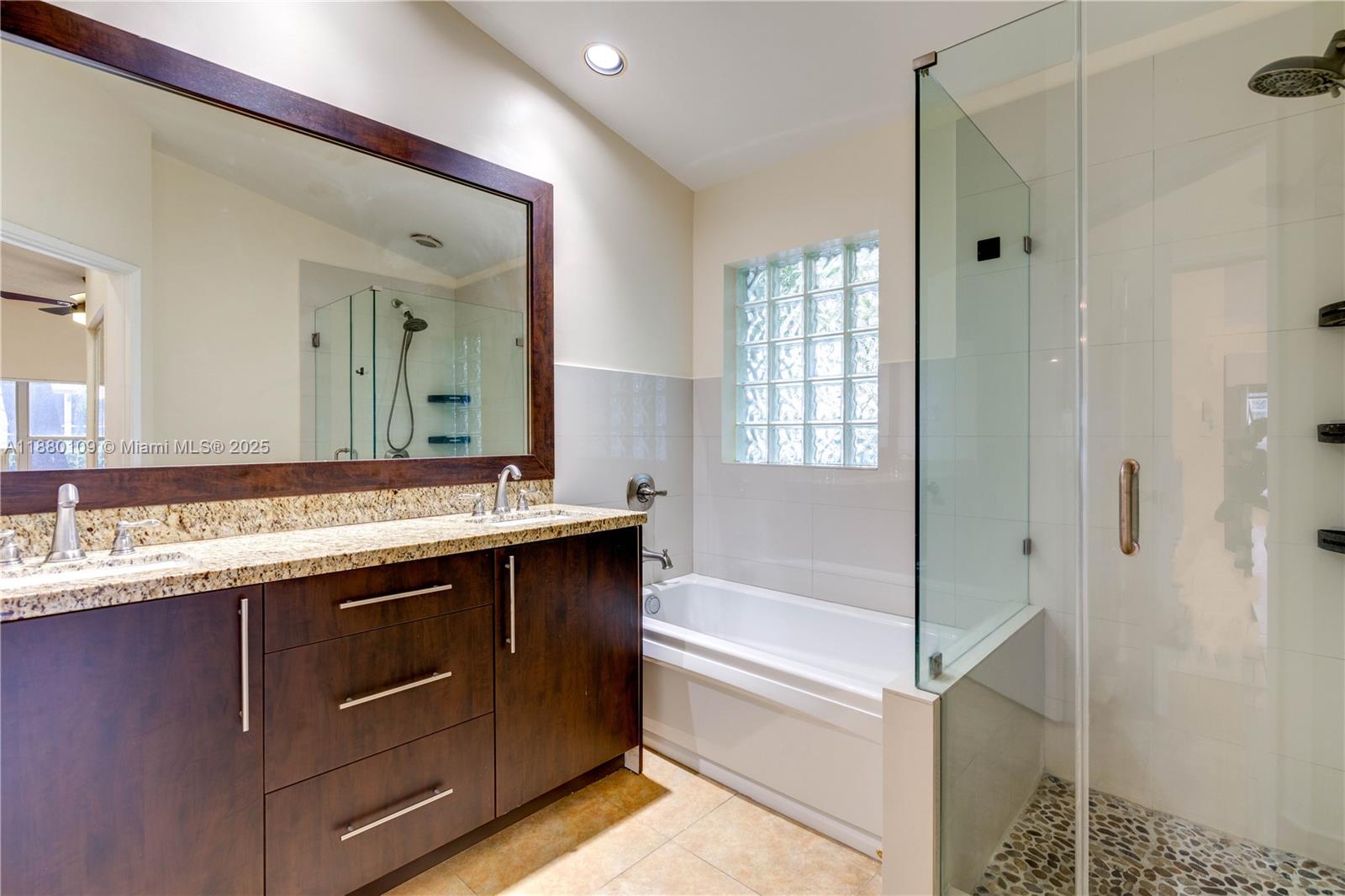 HOLLYWOOD LAKES COUNTRY C - Residential Lease