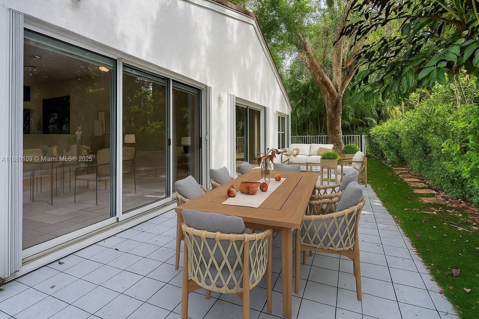 HOLLYWOOD LAKES COUNTRY C - Residential Lease