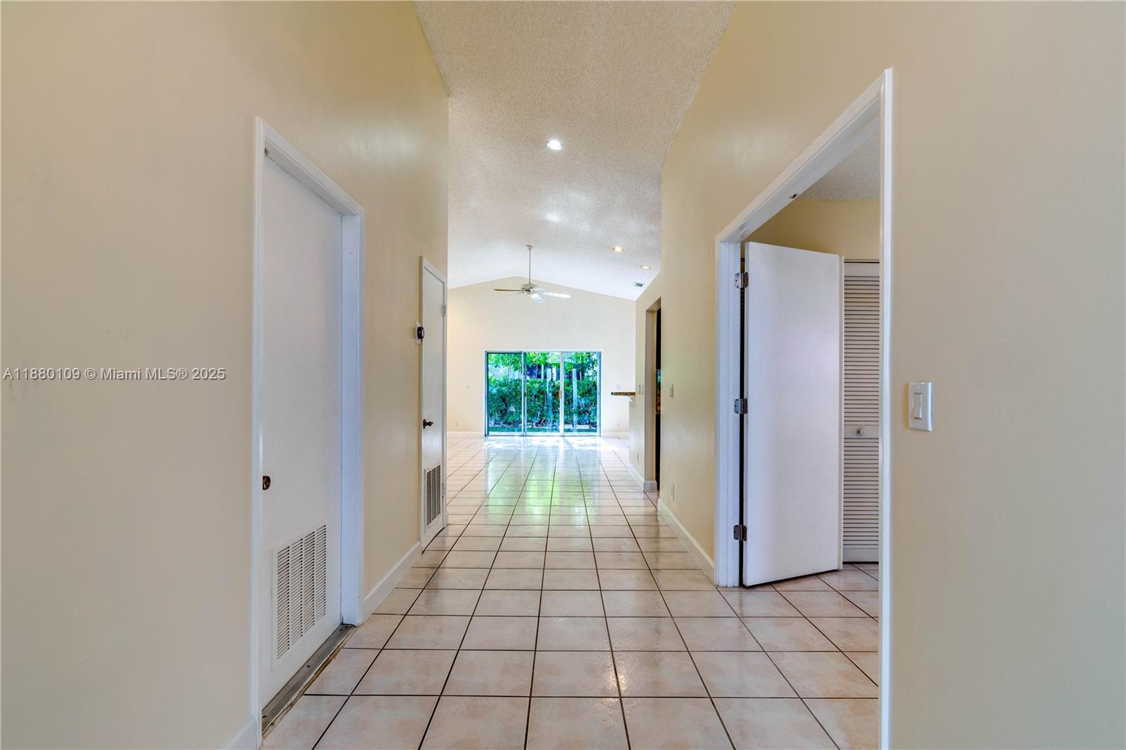 HOLLYWOOD LAKES COUNTRY C - Residential Lease