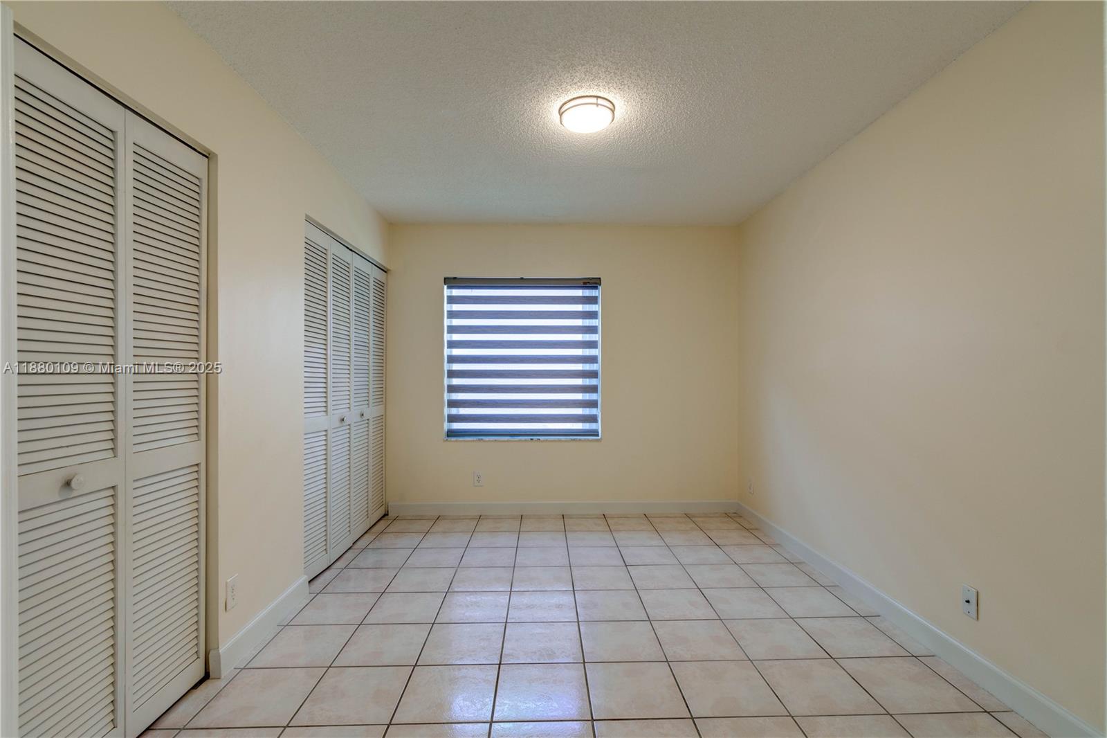 HOLLYWOOD LAKES COUNTRY C - Residential Lease