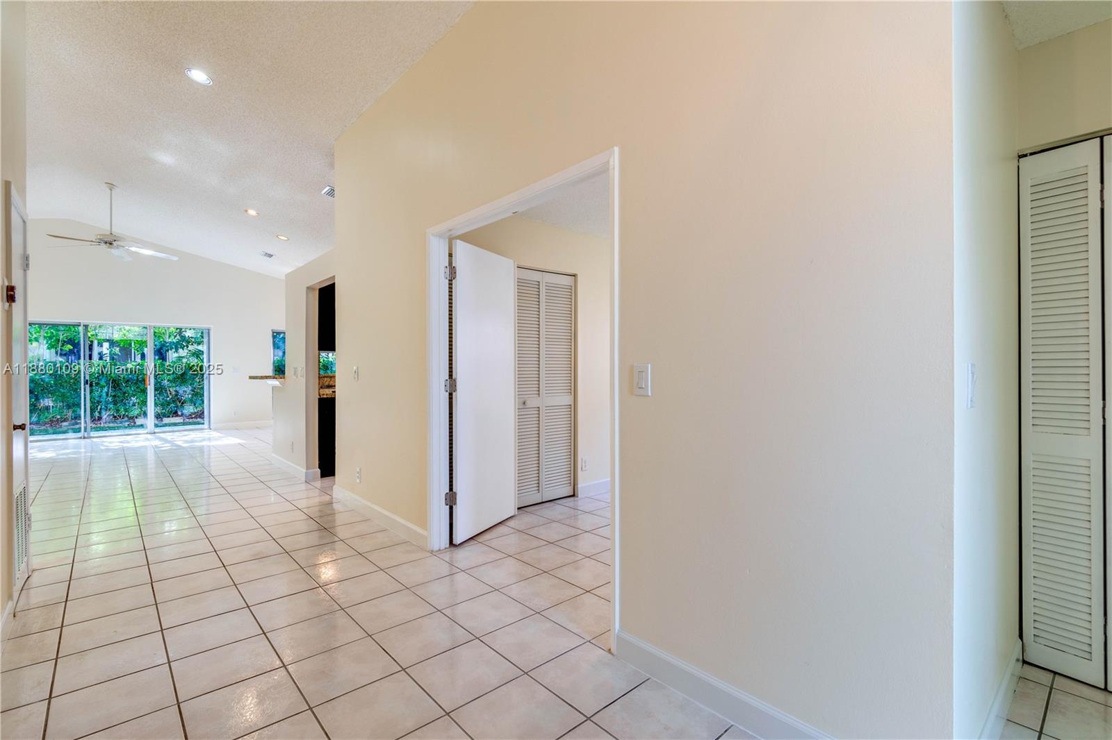 HOLLYWOOD LAKES COUNTRY C - Residential Lease