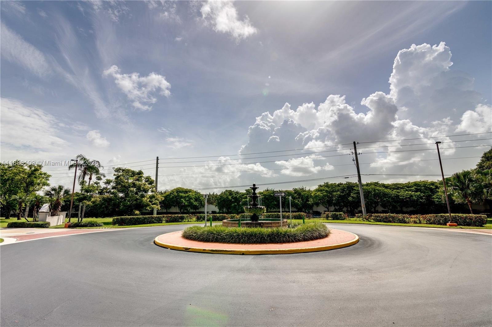 HOLLYWOOD LAKES COUNTRY C - Residential Lease