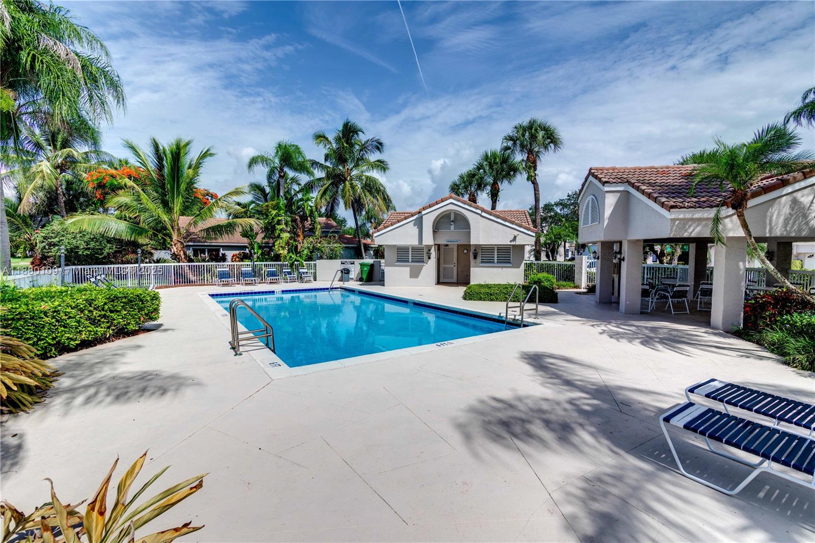 HOLLYWOOD LAKES COUNTRY C - Residential Lease