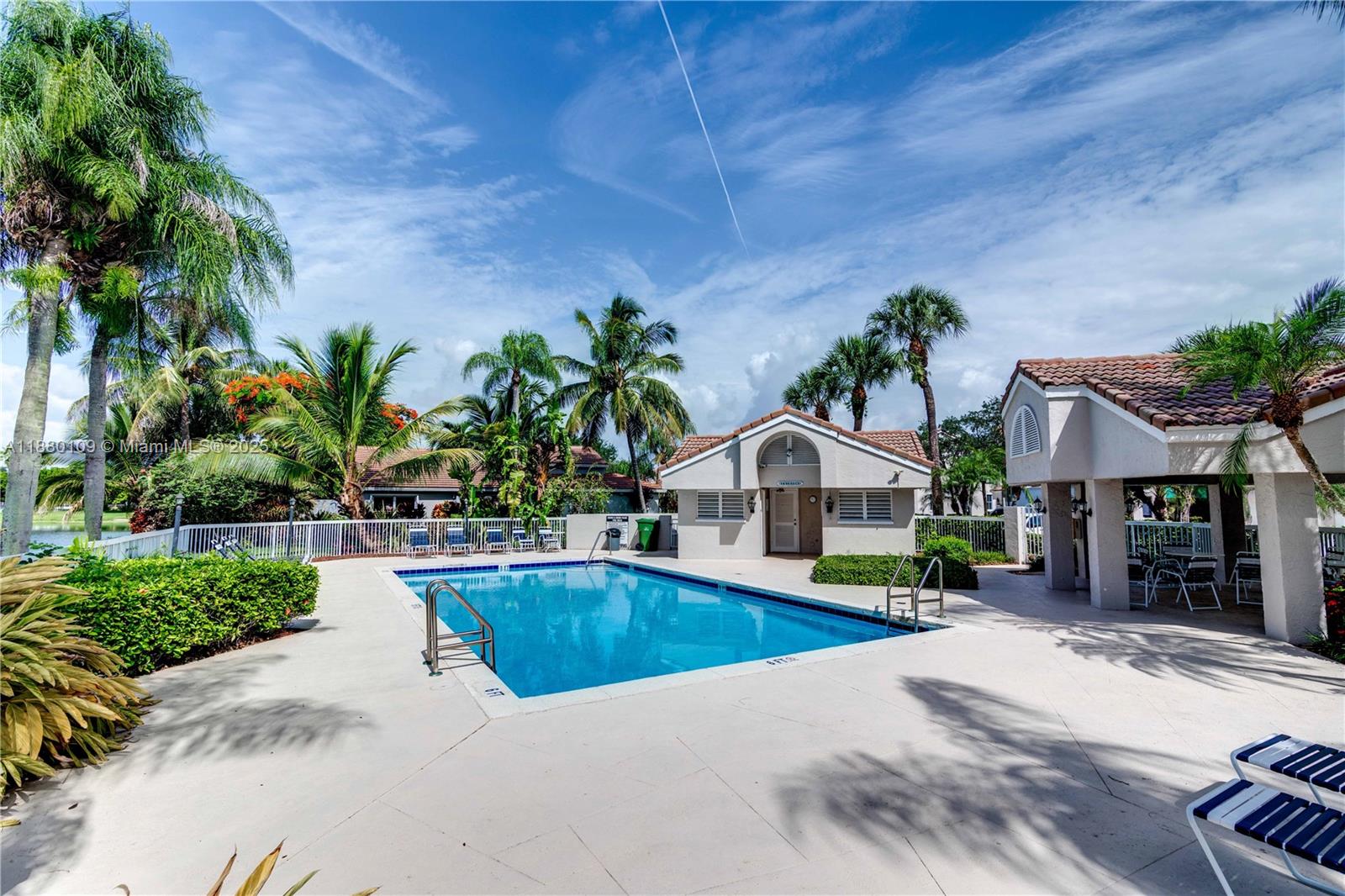 HOLLYWOOD LAKES COUNTRY C - Residential Lease