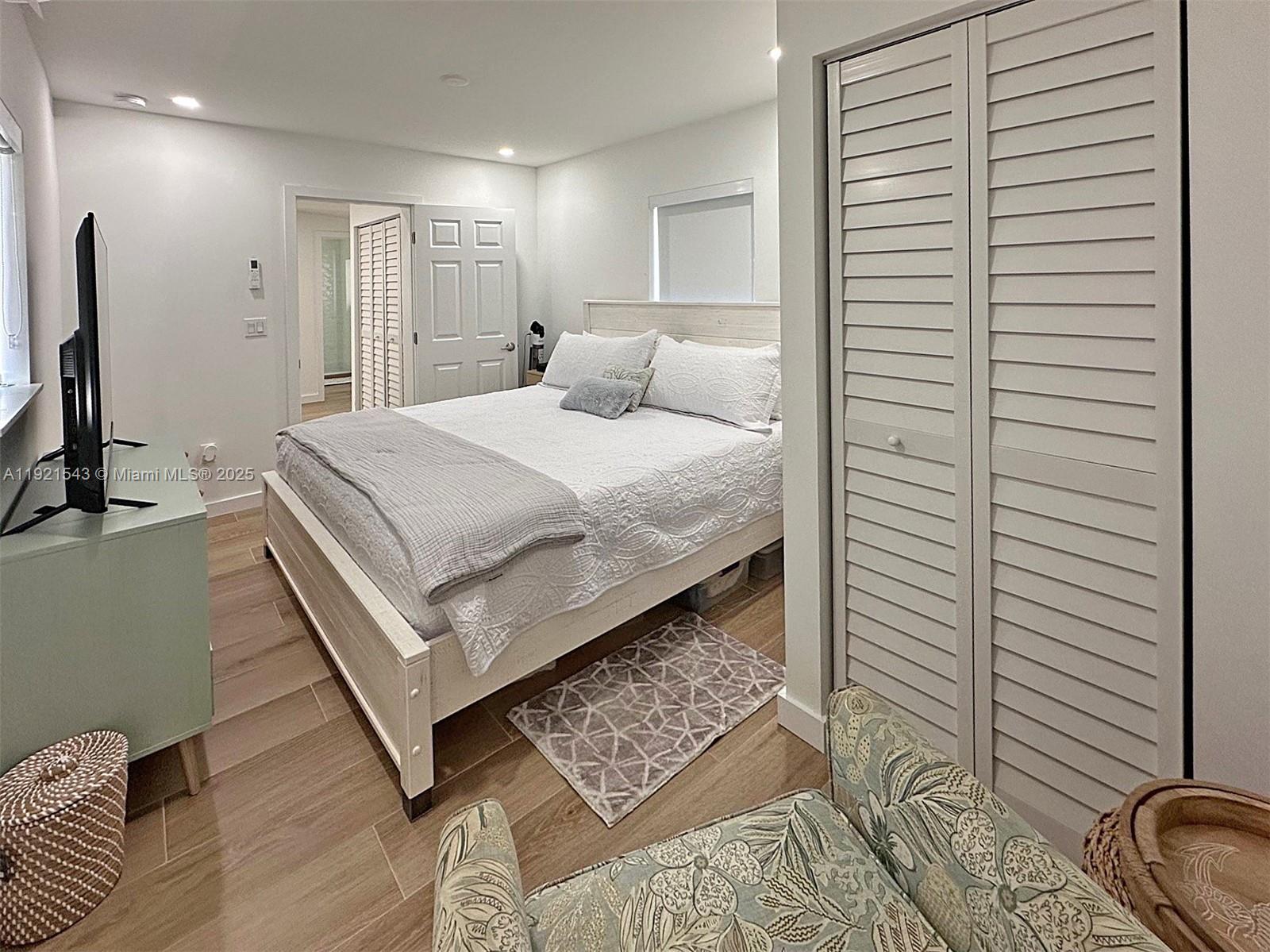 PIRATES COVE - Residential