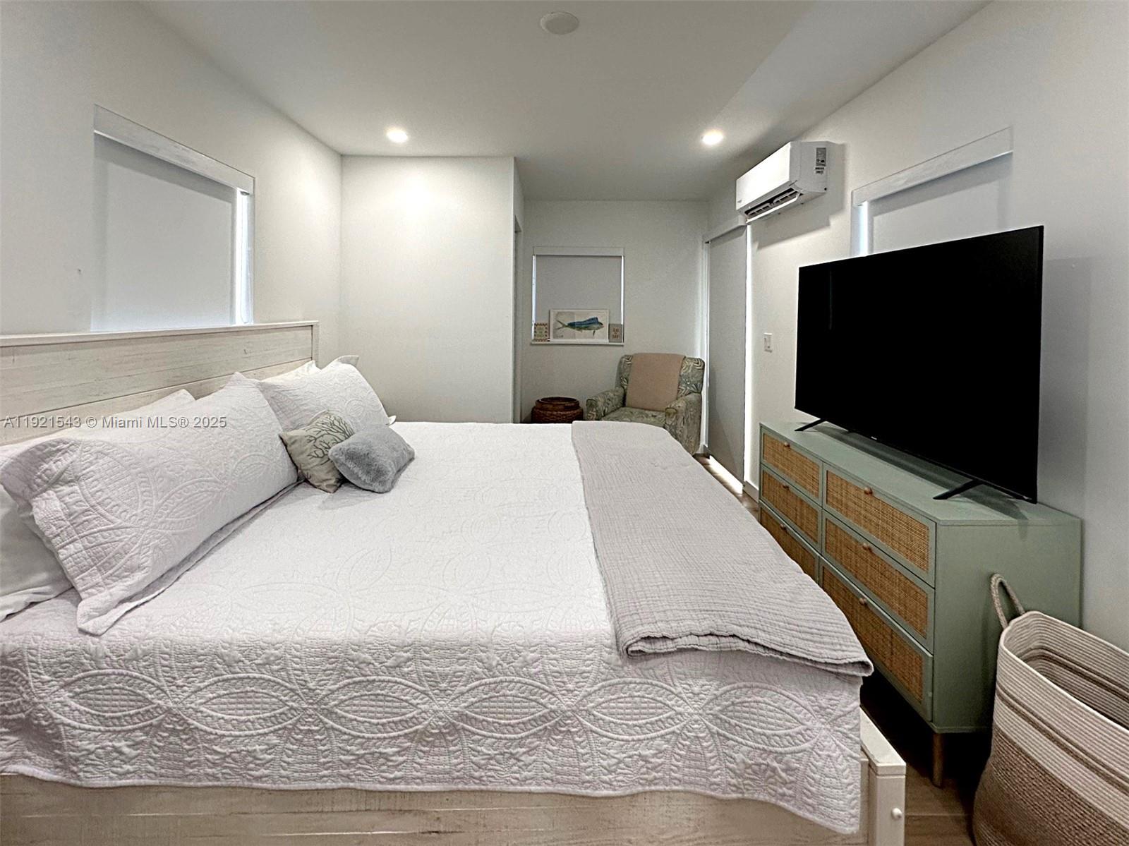 PIRATES COVE - Residential