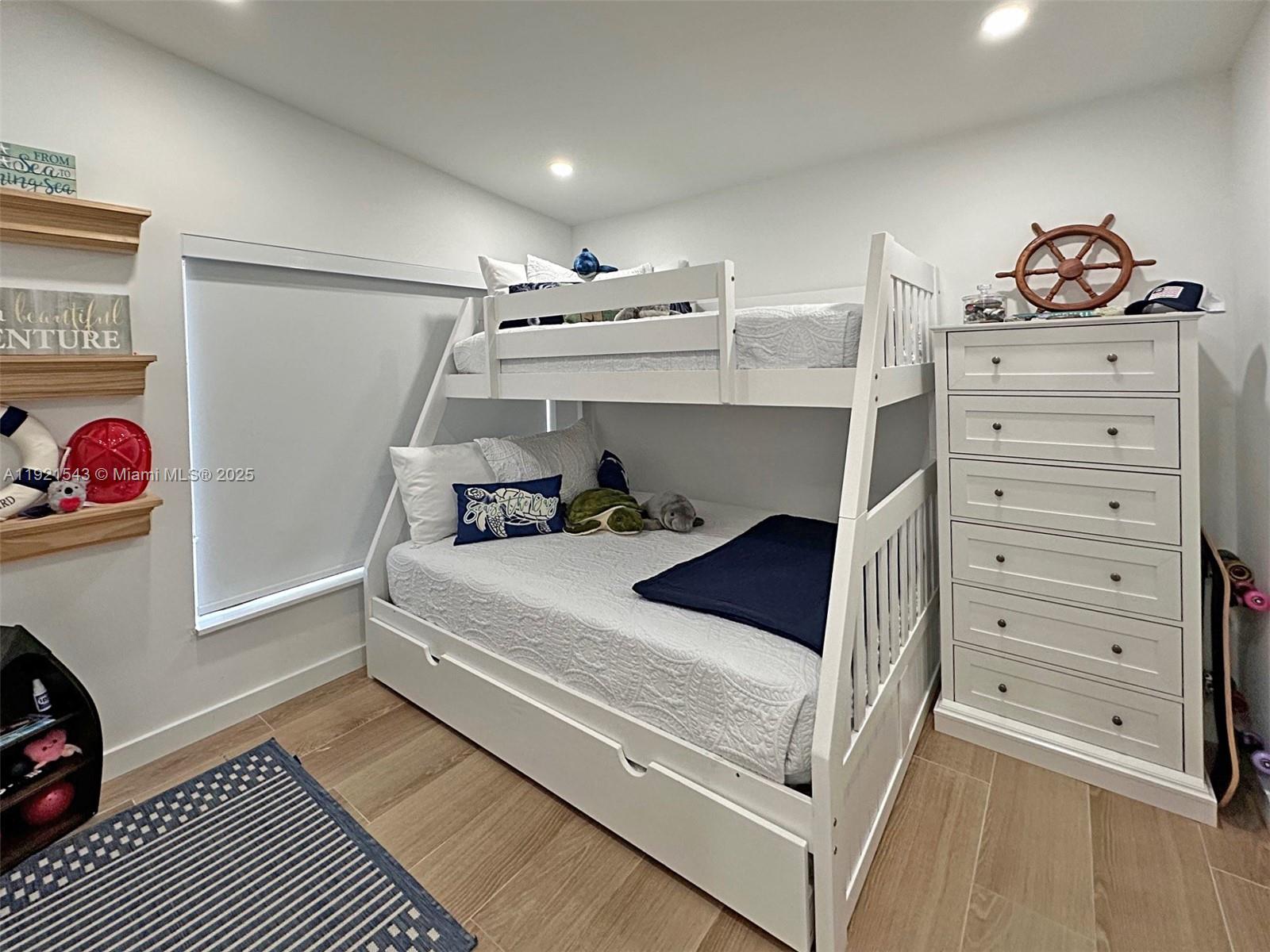 PIRATES COVE - Residential