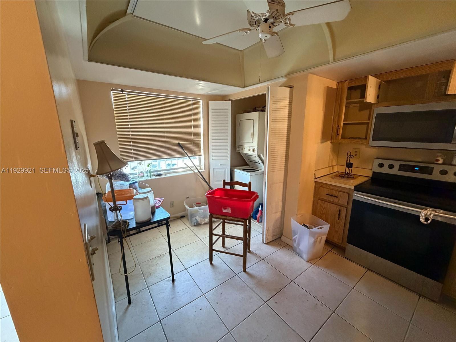 9 OF PALM SPRINGS 2 CONDO - Residential