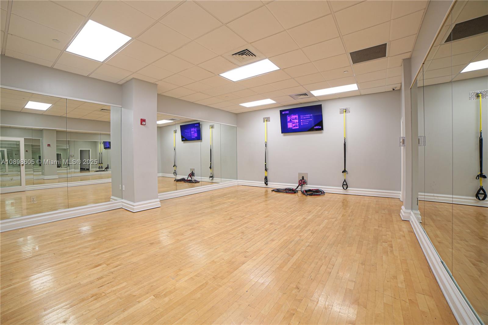 WAVE CONDO - Residential Lease