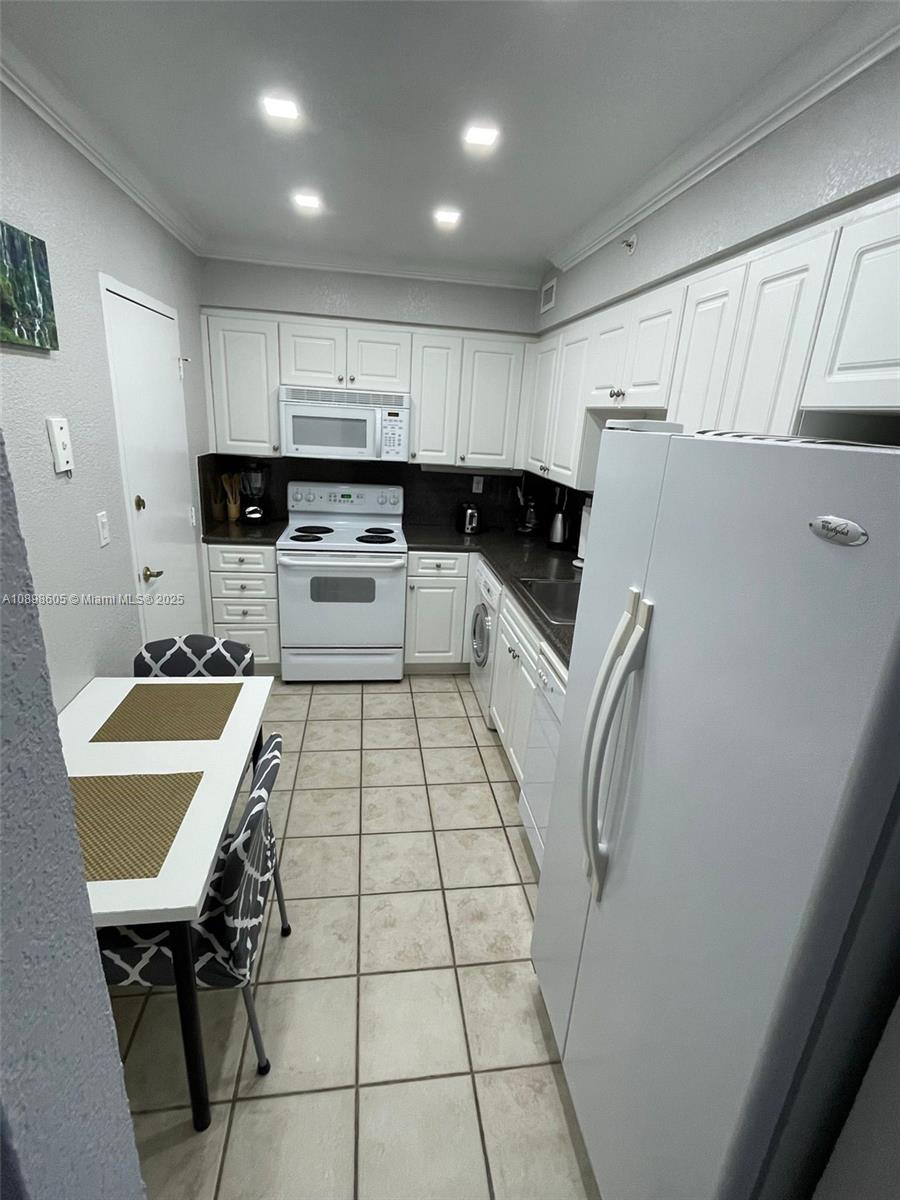 WAVE CONDO - Residential Lease