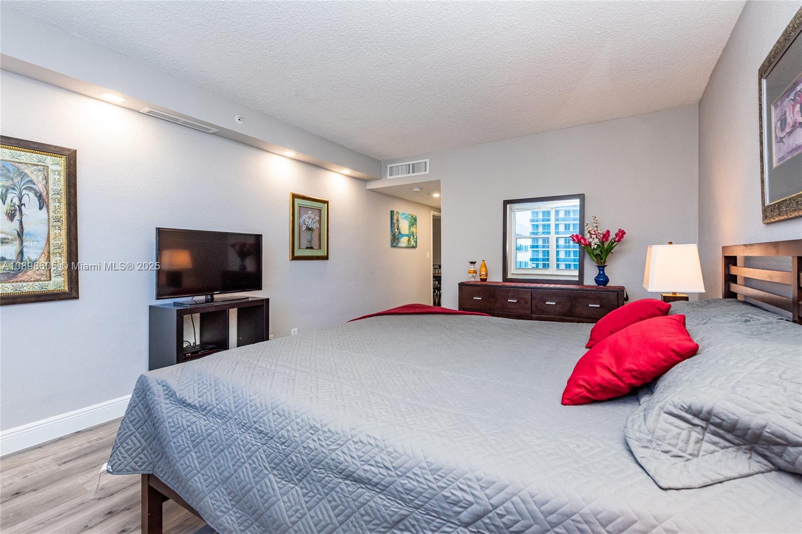 WAVE CONDO - Residential Lease