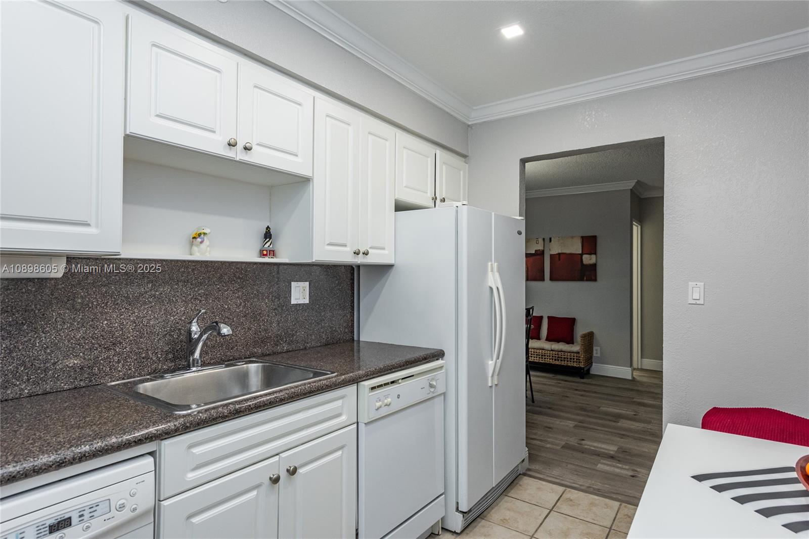 WAVE CONDO - Residential Lease