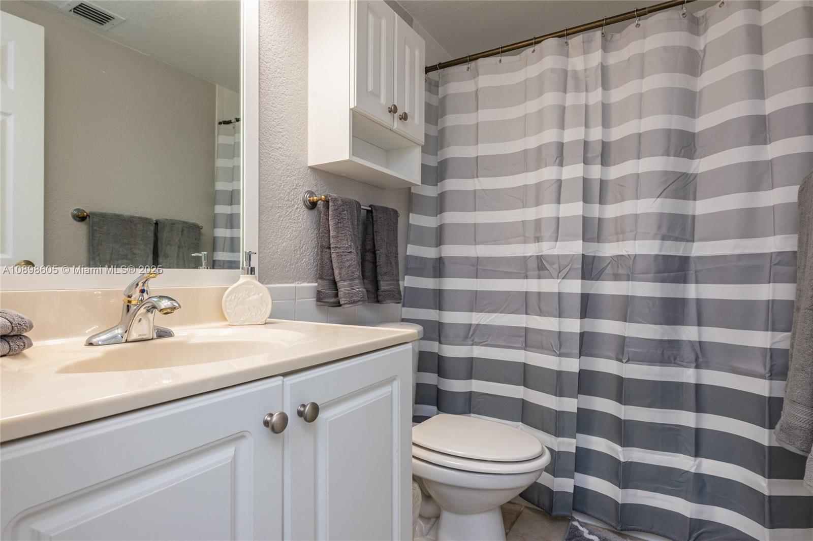 WAVE CONDO - Residential Lease