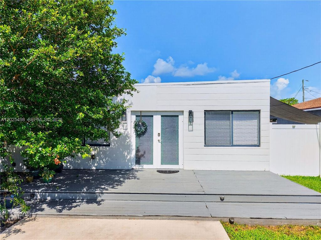 Photo of 24 NW 13th Ave, Delray Beach, FL 33444 (MLS # A12025498)