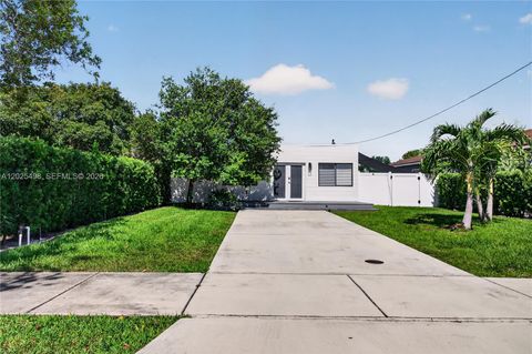 Tiny photo for 24 NW 13th Ave, Delray Beach, FL 33444 (MLS # A12025498)
