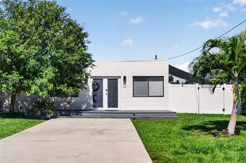 Tiny photo for 24 NW 13th Ave, Delray Beach, FL 33444 (MLS # A12025498)