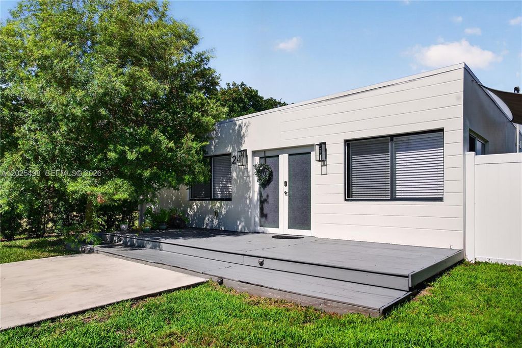 Photo of 24 NW 13th Ave, Delray Beach, FL 33444 (MLS # A12025498)