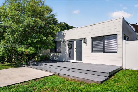 Tiny photo for 24 NW 13th Ave, Delray Beach, FL 33444 (MLS # A12025498)