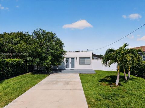 Tiny photo for 24 NW 13th Ave, Delray Beach, FL 33444 (MLS # A12025498)