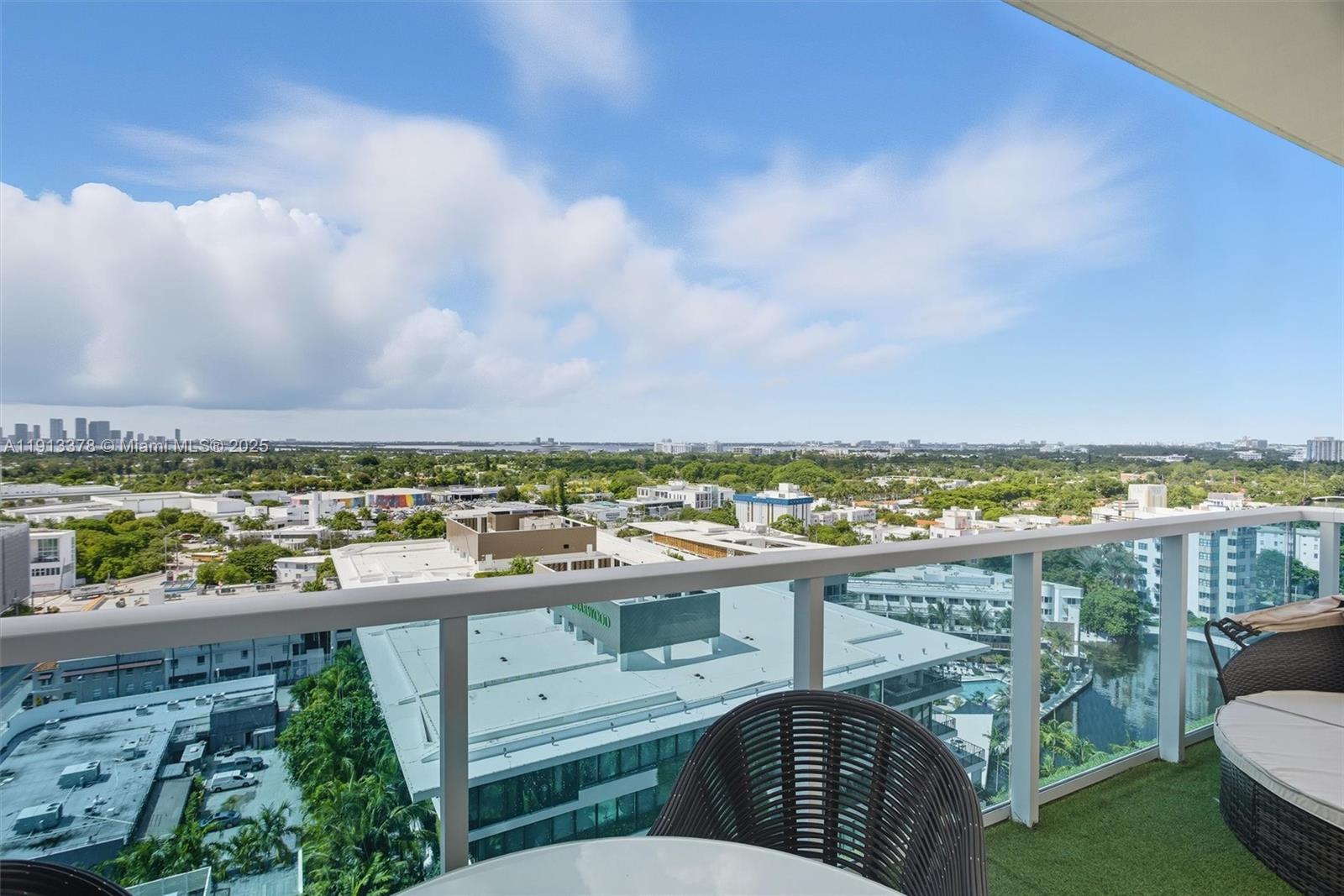 RONEY PALACE CONDO - Residential