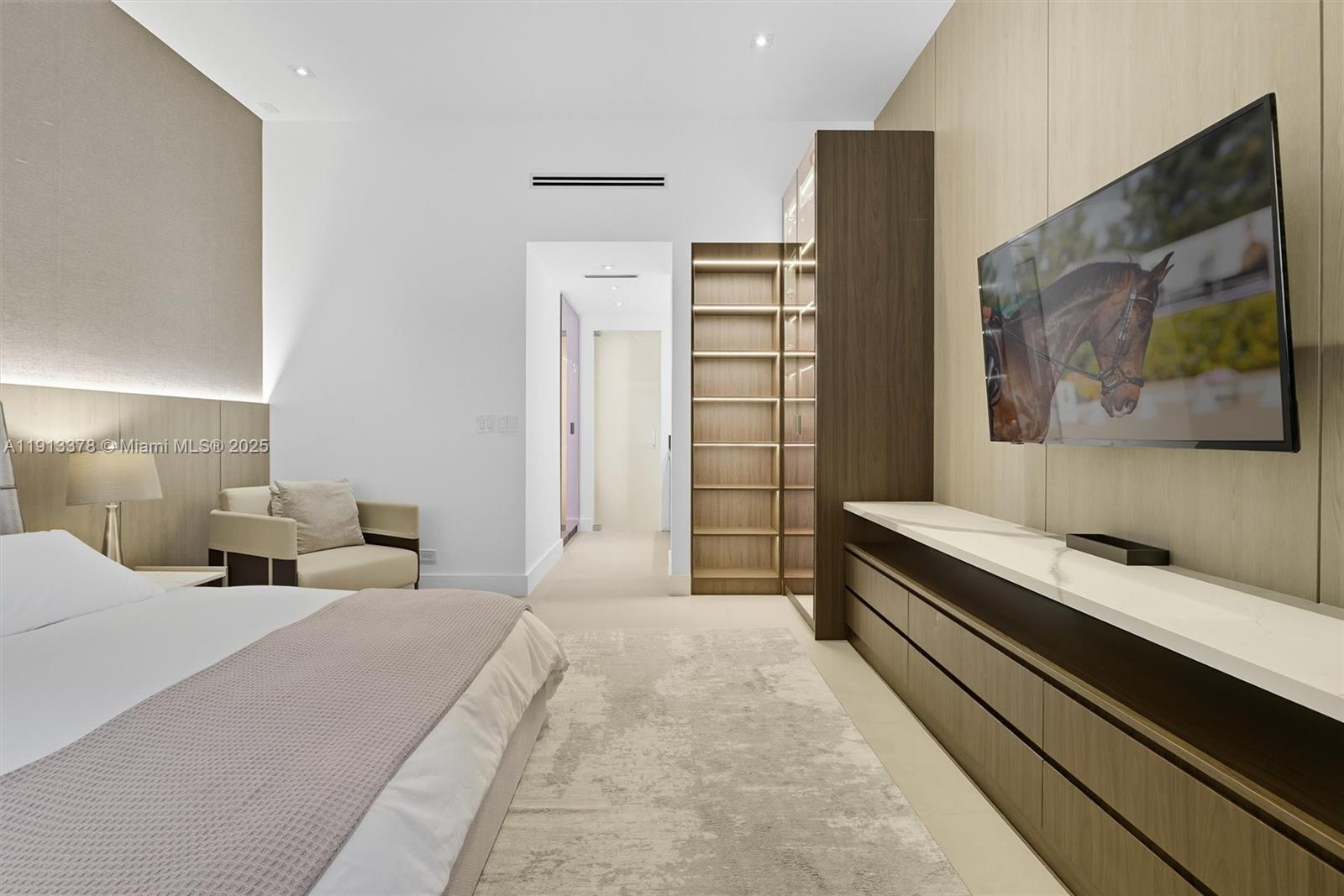 RONEY PALACE CONDO - Residential