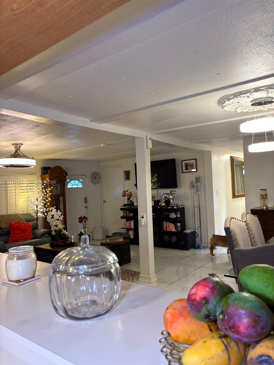 13191 SW 9th St, Davie, FL, 33325/$320,000 1 13191 SW 9th St