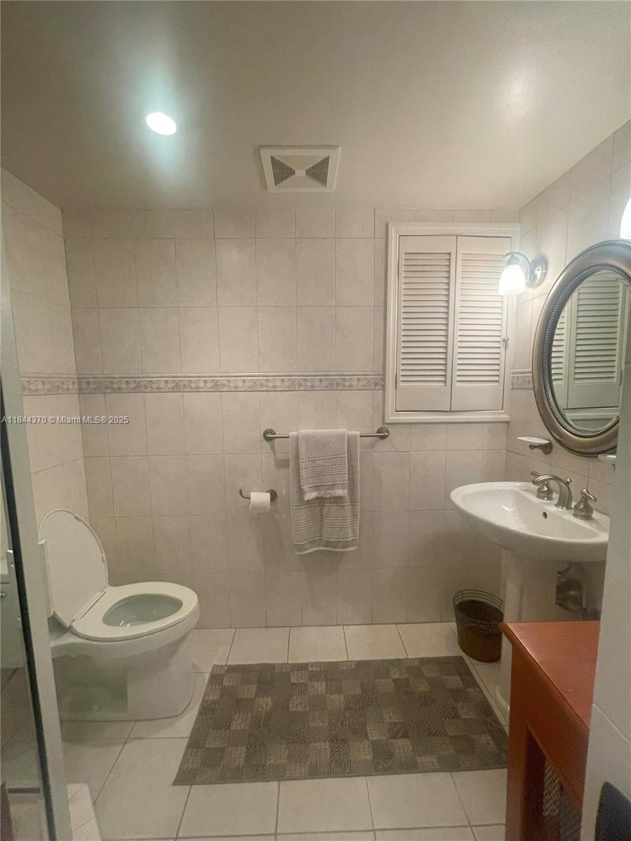 SUNSET PARK LAKE VILLAS S - Residential