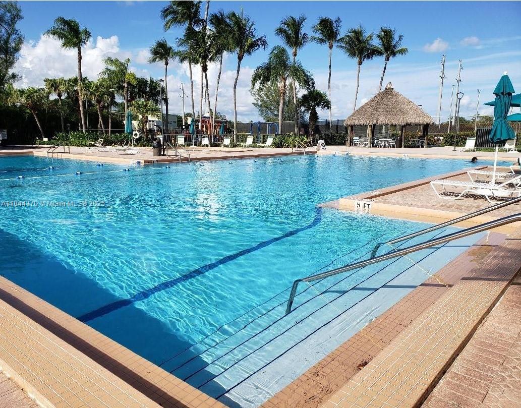 SUNSET PARK LAKE VILLAS S - Residential