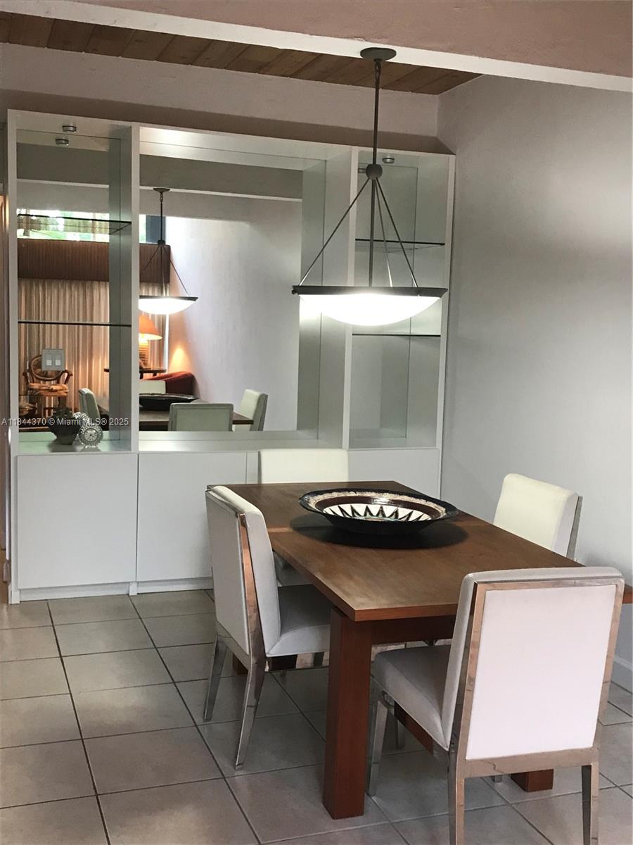 SUNSET PARK LAKE VILLAS S - Residential