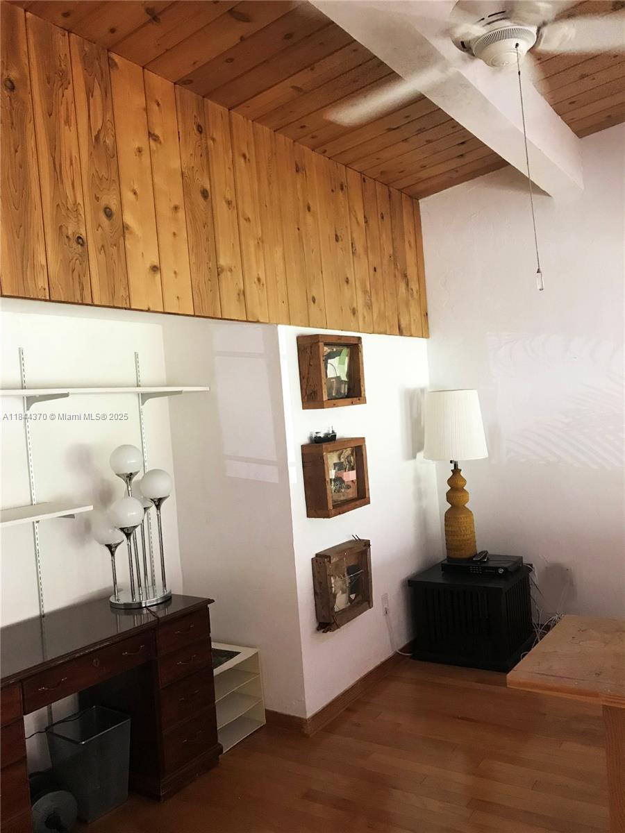 SUNSET PARK LAKE VILLAS S - Residential