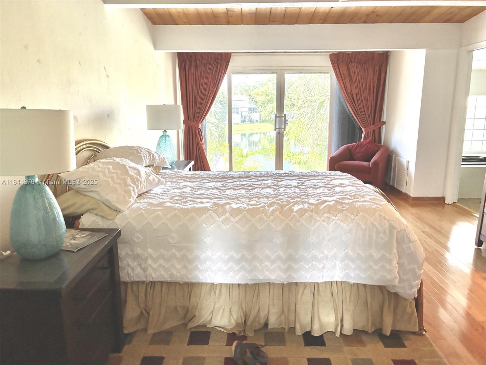 SUNSET PARK LAKE VILLAS S - Residential