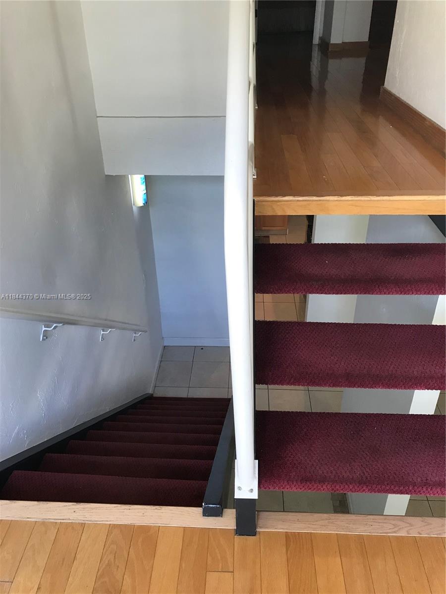 SUNSET PARK LAKE VILLAS S - Residential