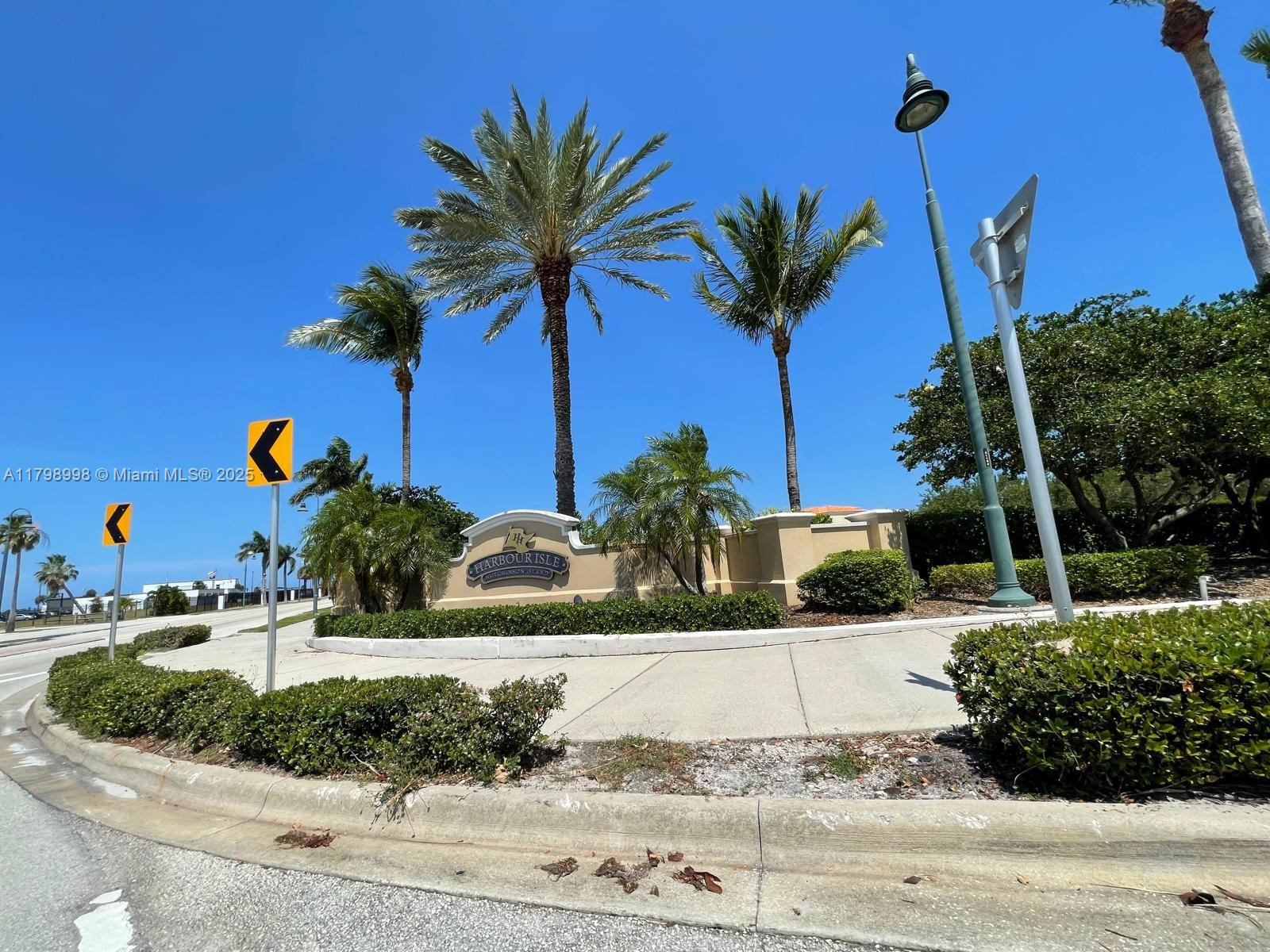 19 W Harbour Isle Dr W 103