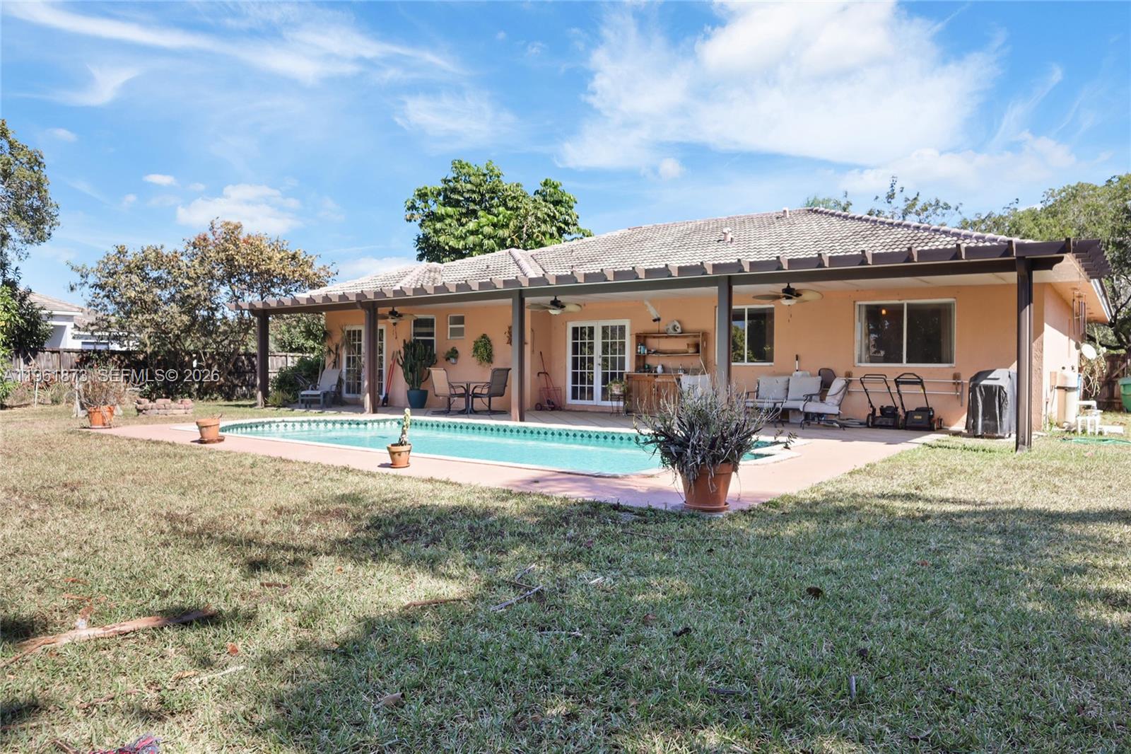 REDLANDS FOREST - Residential