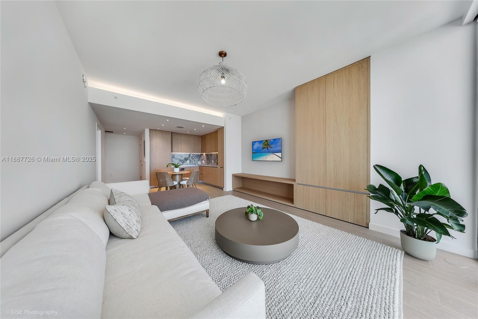 PARK RESIDENCES CONDO - Residential Lease