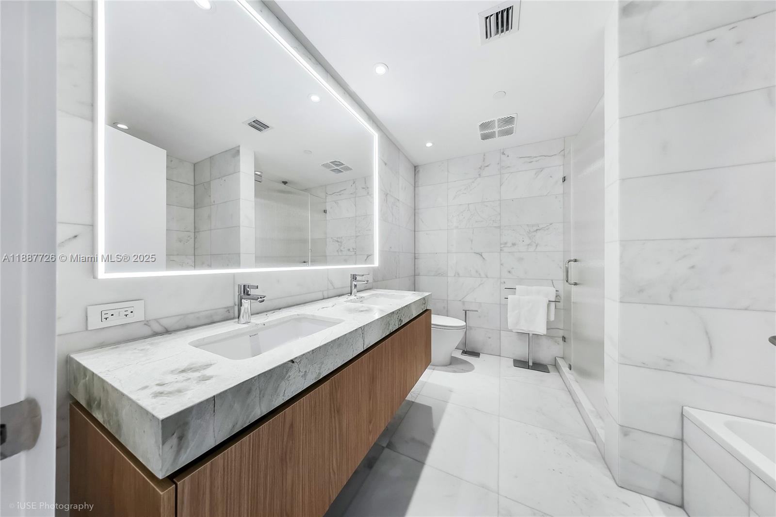 PARK RESIDENCES CONDO - Residential Lease