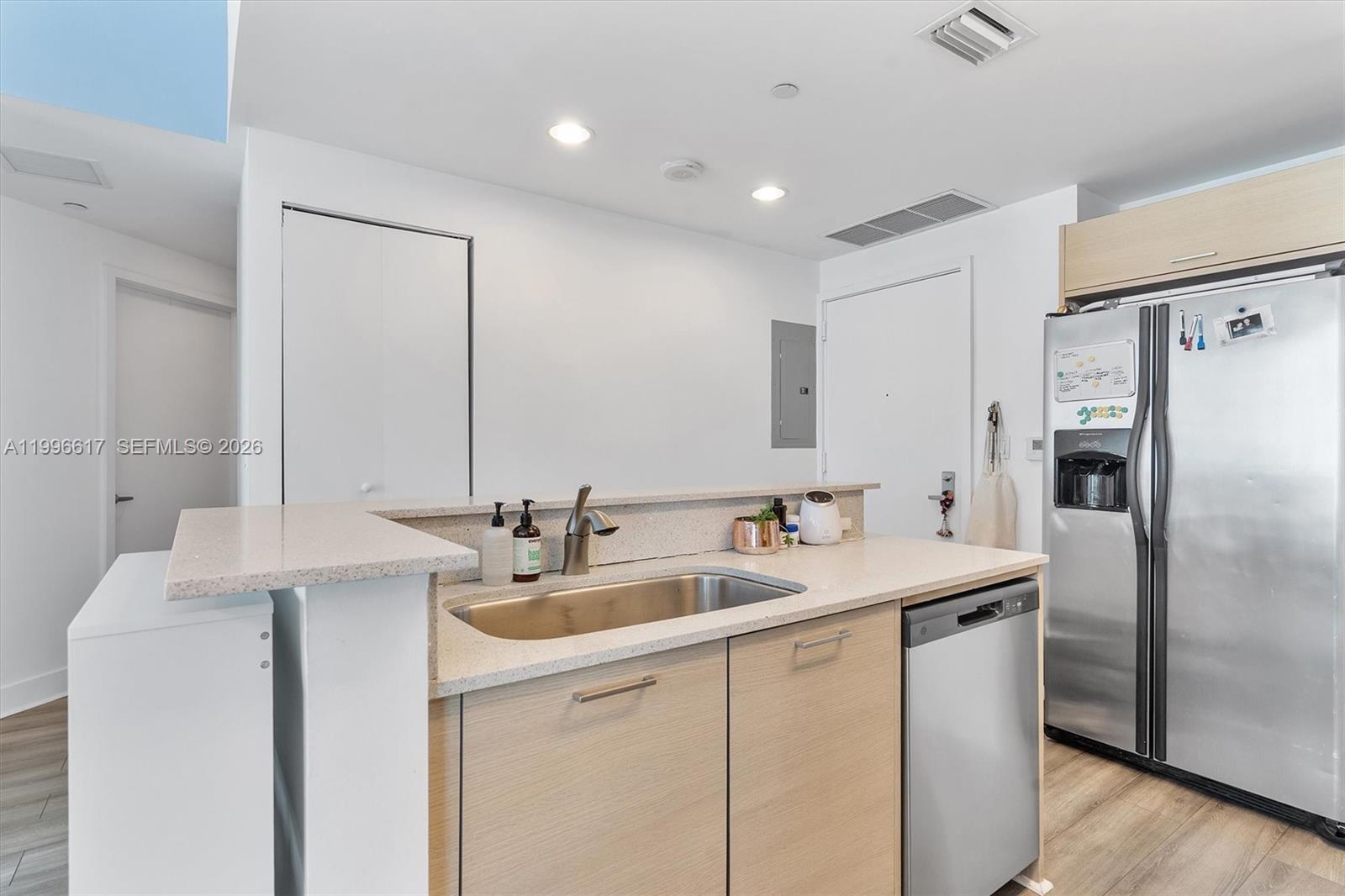 CITY 24 CONDO - Residential