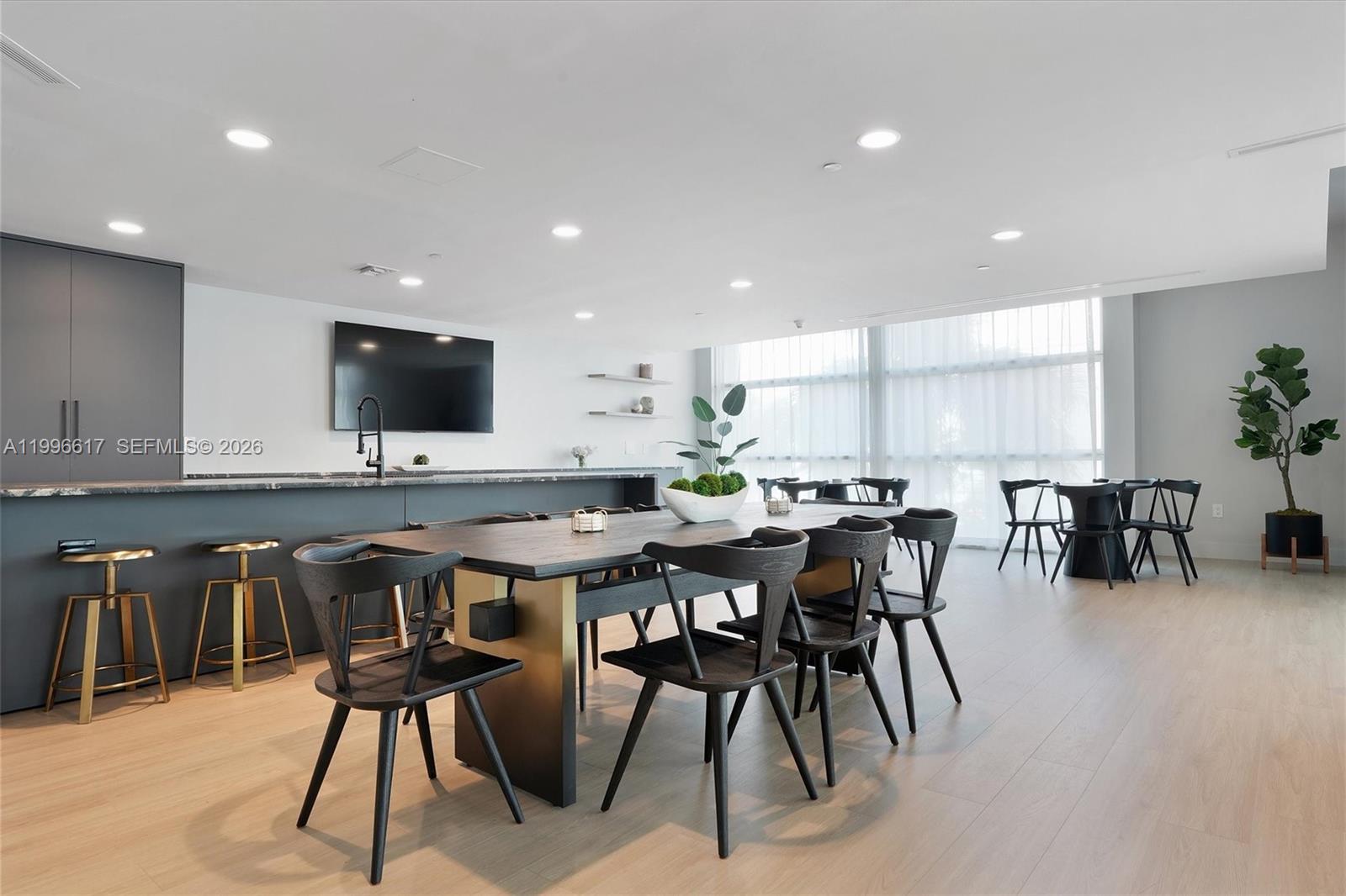 CITY 24 CONDO - Residential