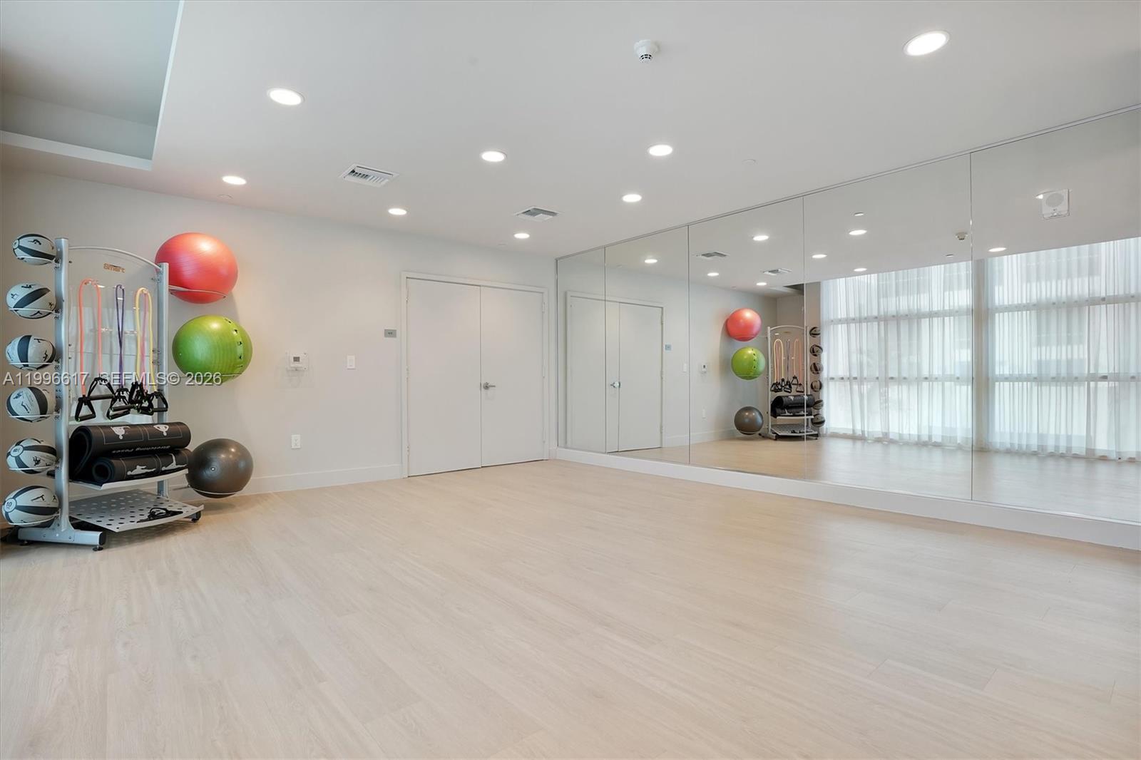 CITY 24 CONDO - Residential