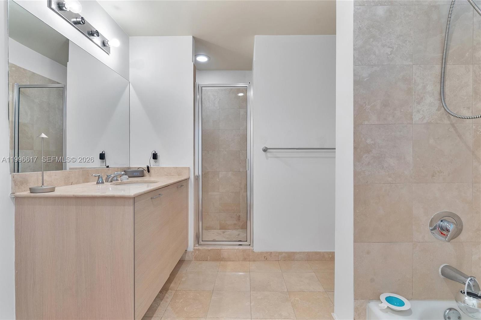 CITY 24 CONDO - Residential