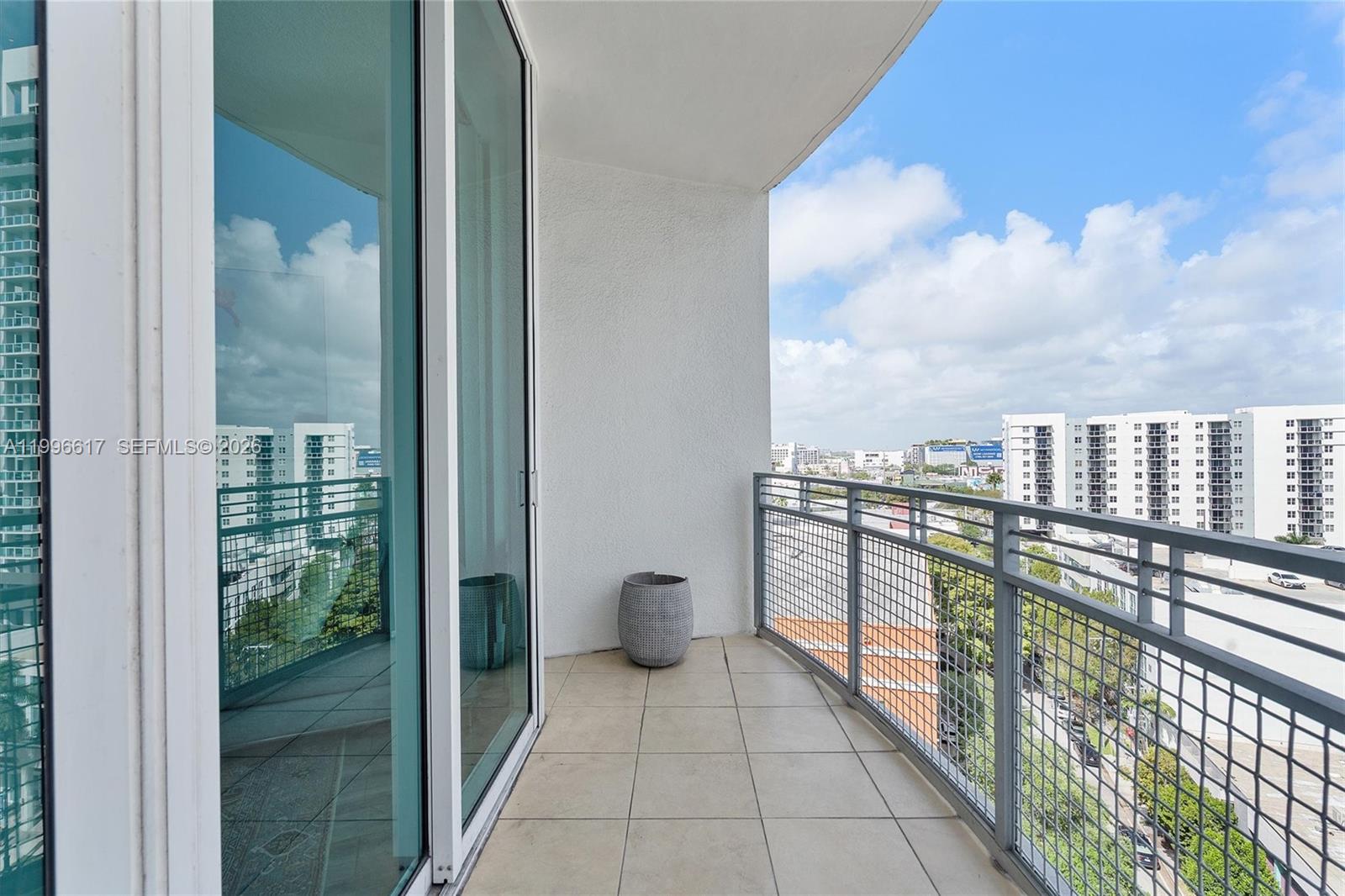 CITY 24 CONDO - Residential