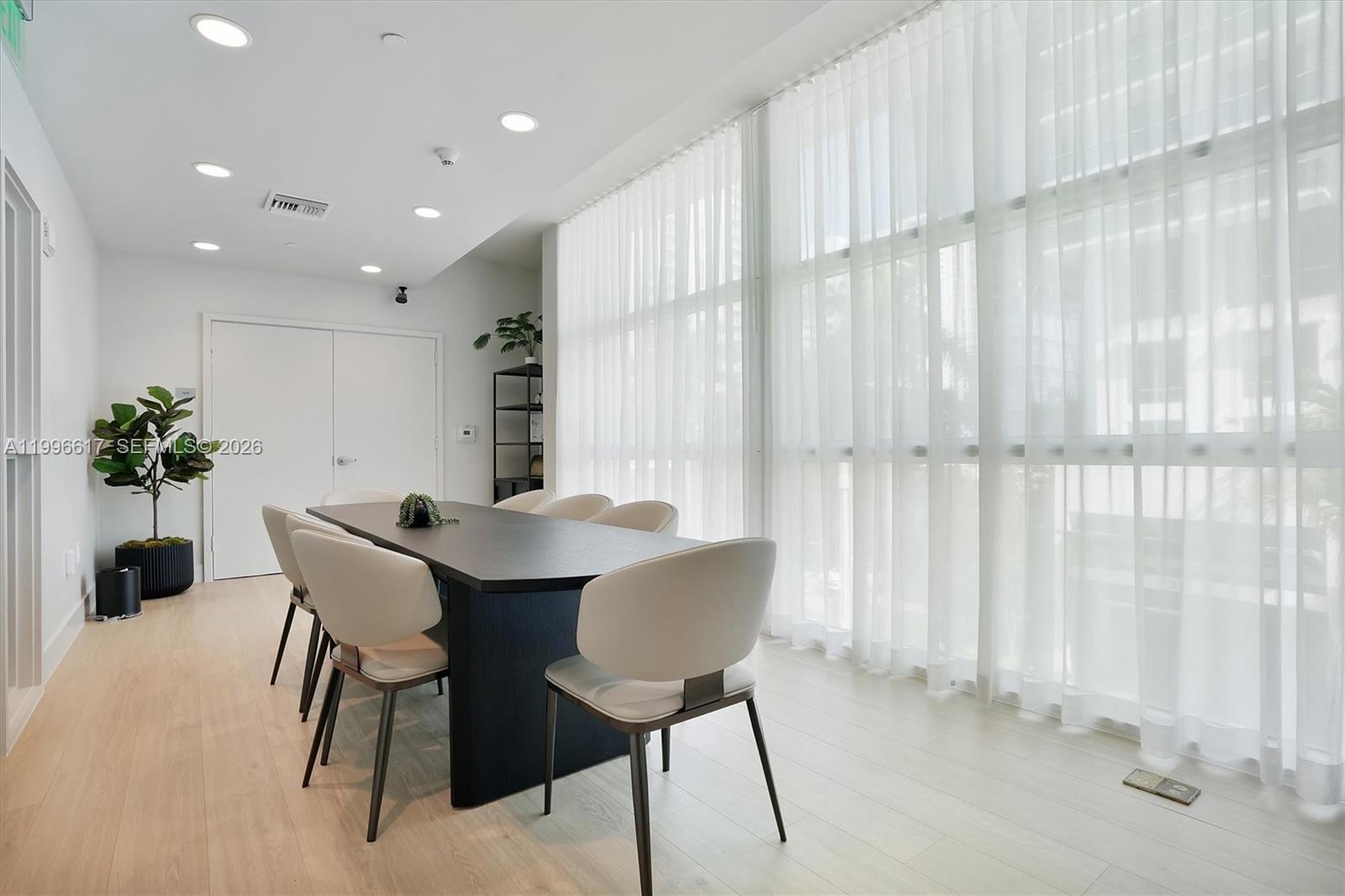 CITY 24 CONDO - Residential