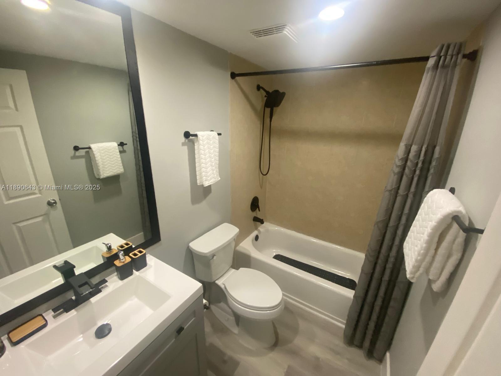 ISLAND POINTE CONDO - Residential Lease
