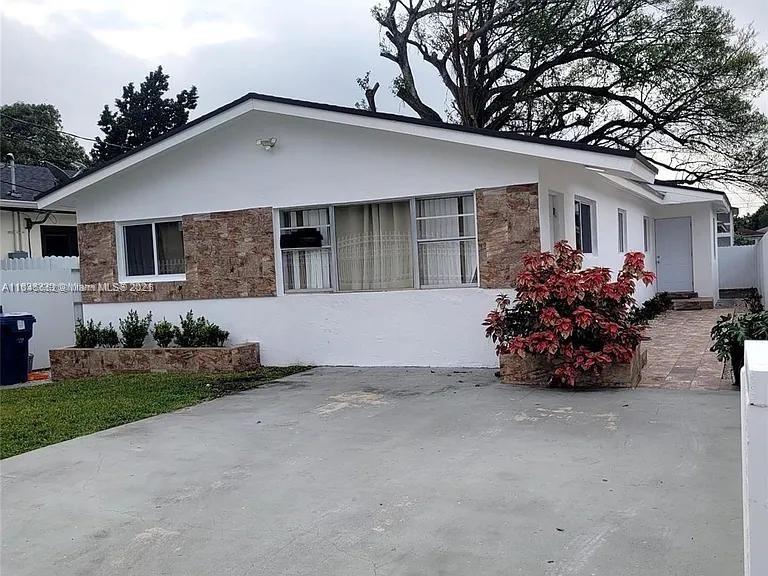 Welcome to this freshly painted, charming front unit of a duplex located in the heart of Miami! This spacious 3-bedroom, 1-bathroom home offers both comfort and convenience — perfect for working professionals, families, or students. Partially Furnished, Central A/C enjoy cool comfort year-round, Appliances – includes stove, microwave, fridge, and water heater, Private Front Access – perfect for relaxing or barbecuing. 2 Parking Spaces – one gated interior and one exterior. Section 8 welcomed.
Coin washer/dryer on site. Water included in rent. Background check and proof of income required.
Minutes from Downtown, Wynwood, the Airport, and major highways. Easy access to public transportation and close to shops, restaurants, and schools.