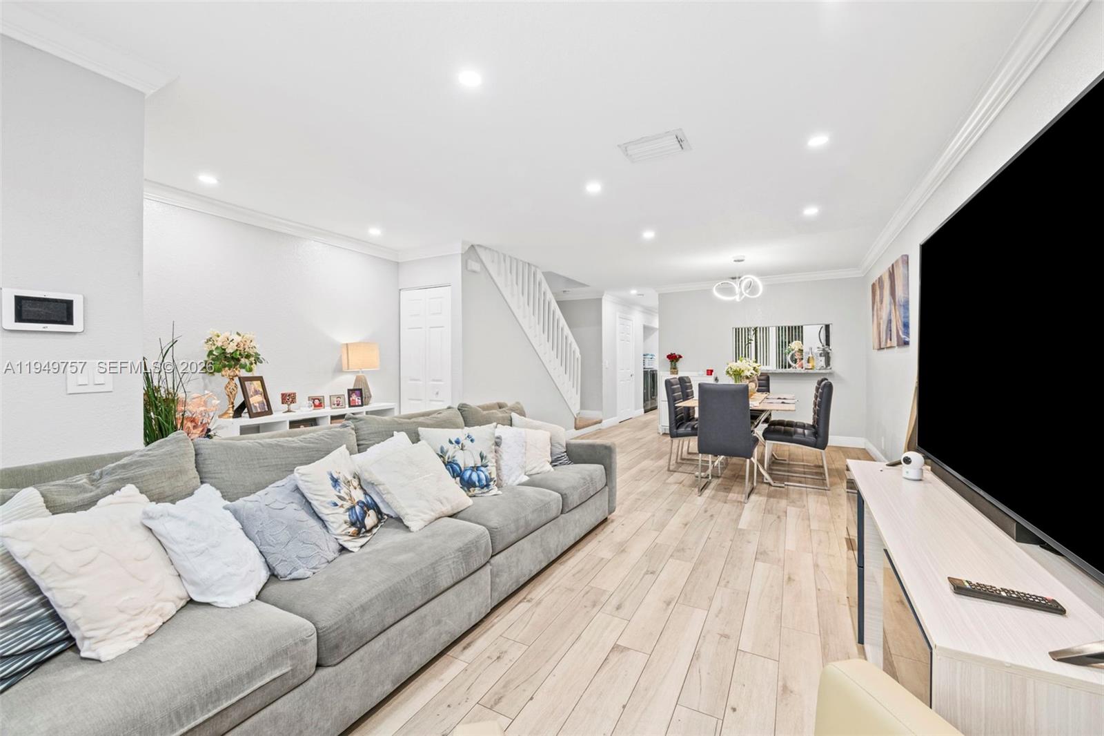 3726 Coral Tree Cir 3726